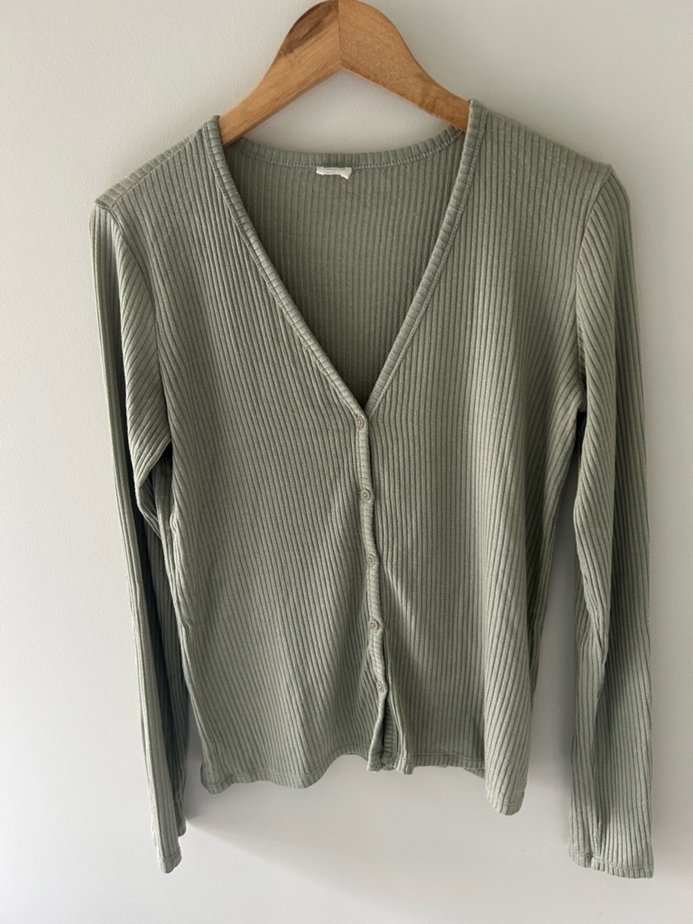 Arizona Wilfred Ribbed V-Neck Button-Front Sweater - Sage Green